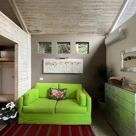 Eco-chic Retreat: Countryside Oasis Near Florence Chalet *